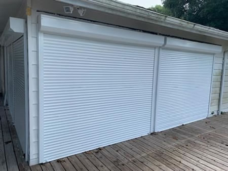 Hurricane rated garage door with reinforced struts on a pensacola storage unit